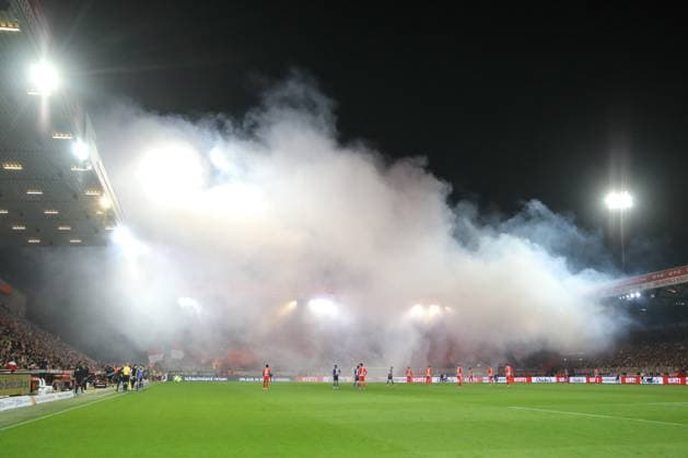 28.09.2025, xtgx, Fussball - 1.Bundesliga Union Berlin - Hamburger SV v.l. Symbolfoto, Symbolbild, Symbol, Pyro, Pyrotechnik, Rauch, Nebel, Fans Union Berlin (DFL DFB REGULATIONS PROHIBIT ANY USE OF PHOTOGRAPHS as IMAGE SEQUENCES and or QUASI-VIDEO) Berlin