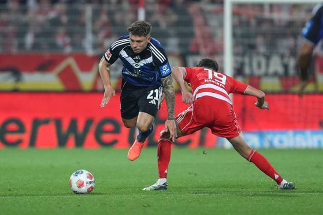 28.09.2025, xtgx, Fussball - 1.Bundesliga Union Berlin - Hamburger SV v.l. Nicolai Remberg (HSV, 21), Janik Haberer (Union Berlin, 19) Zweikampf, Duell, Kampf, tackle (DFL DFB REGULATIONS PROHIBIT ANY USE OF PHOTOGRAPHS as IMAGE SEQUENCES and or QUASI-VIDEO) Berlin