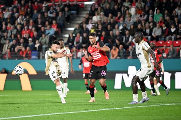 Stade Rennais FC v RC Lens - Ligue 1 McDonald s 2025 2026 28 Adrien THOMASSON (rcl) - 10 Ludovic BLAS (srfc) during the Ligue 1 McDonald s match between Rennes and Lens at Roazhon Park on September 28, 2025 in Rennes, France. Rennes France  Copyright: xFEPx 776348147