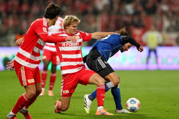 28.09.2025, xtgx, Fussball - 1.Bundesliga Union Berlin - Hamburger SV v.l. Tom Rothe (Union Berlin, 15), Rayan Philippe (HSV, 14) Zweikampf, Duell, Kampf, tackle (DFL DFB REGULATIONS PROHIBIT ANY USE OF PHOTOGRAPHS as IMAGE SEQUENCES and or QUASI-VIDEO) Berlin
