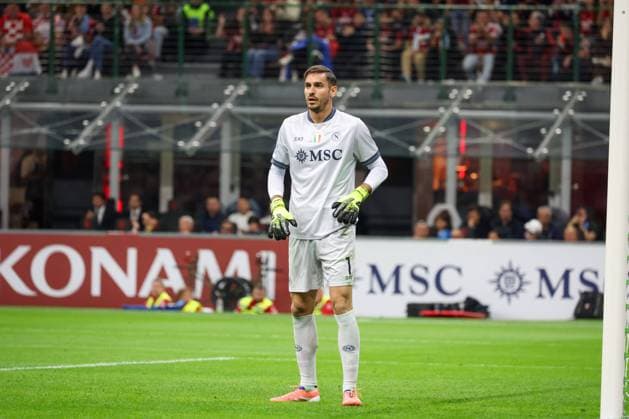 Serie A football match - 2025 26 Milan vs. Napoli Alex Meret of SSC Napoli During the football match on September 28, 2025, valid for the Italian Serie A - 2025 26 championship in Milan at the San Siro Stadium between AC Milan and SSC Napoli. Pictured: MILANO Stadio San Siro Lombardia ITALIA Copyright: xFABIOxSASSOxFabioxSassox Milan Napoli2025_09_28Fabio Sasso5008