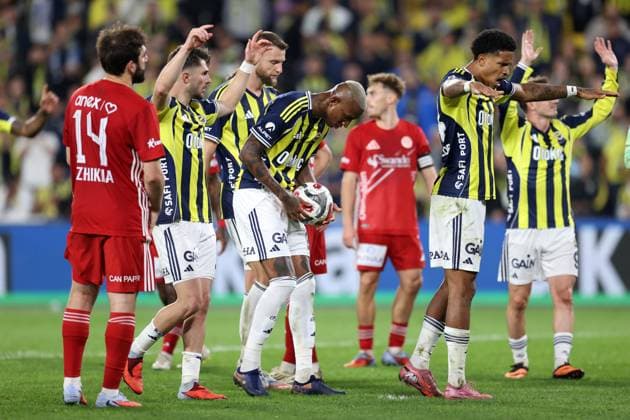 Fenerbahce v Antalyaspor - Turkish Super Lig ISTANBUL, TURKIYE - SEPTEMBER 28: Anderson Talisca of Fenerbahce in action during the Turkish Super Lig week 7 match between Fenerbahce and Antalyaspor at Chobani Stadium in Istanbul, Turkiye on September 28, 2025. Ali Atmaca Anadolu Istanbul Turkey. Editorial use only. Please get in touch for any other usage.  Copyright: x2025xAnadoluxAlixAtmacax