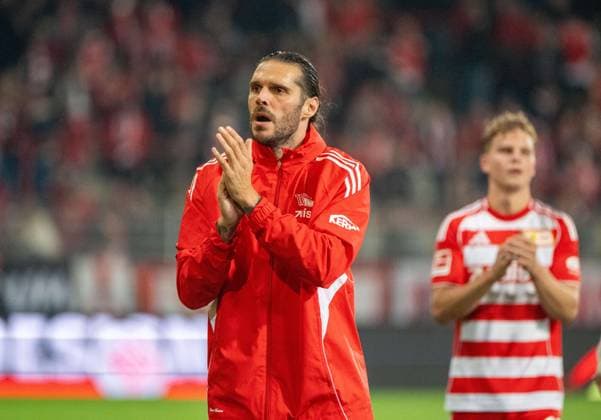 Fußball, Herren, Saison 2025 2026, 1. Bundesliga (5. Spieltag), 1. FC Union Berlin - Hamburger SV, Christopher Trimmel (1. FC Union), Andras Schäfer (1. FC Union), Enttäuschung nach Abpfiff, 28.09.2025, Copyright: xMatthiasxKochx