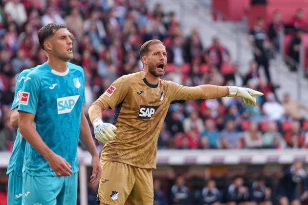 Oliver Baumann (TSG Hoffenheim, 01) , Deutschland, Fussball, 1. Bundesliga, 5.Spieltag, 2025 2026, SC Freiburg vs. TSG Hoffenheim, 28.09.2025, Europa-Park Stadion, Freiburg, Deutschland DFL REGULATIONS PROHIBIT ANY USE OF PHOTOGRAPHS AS IMAGE SEQUENCES AND OR QUASI-VIDEO. Freiburg Europa-Park Stadion Baden-Württemberg Deutschland Copyright: xArnexAmbergx