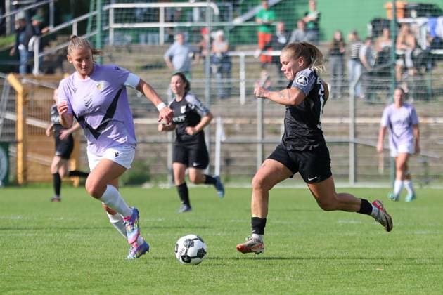 Fußball DFB-Pokal Frauen: BSG Chemie Leipzig vs. FC Carl Zeiss Jena; 28.09.2025 Marlene Haberecht (11, Chemie Leipzig) stürmt los. Fußball, DFB-Pokal Frauen, Saison 2025 2026, 1. Runde: BSG Chemie Leipzig vs. FC Carl Zeiss Jena am 28.09.2025 im Alfred-Kunze-Sportpark, Leipzig Leutzsch. Copyright: xBEAUTIFULxSPORTS JanxKaeferx