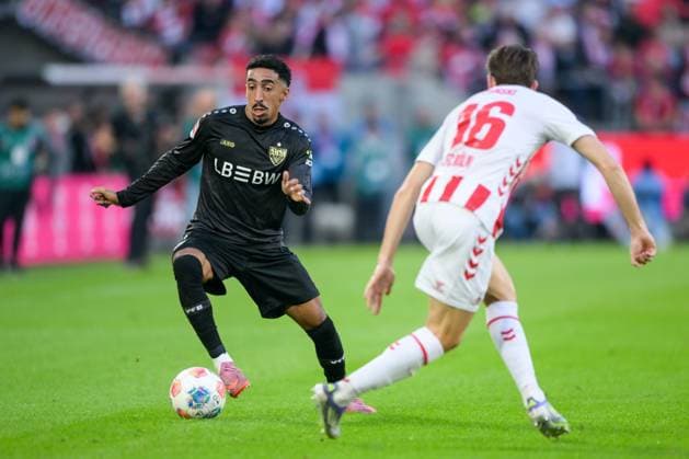 Fußball, 1. Bundesliga, 20250928, 1. FC Köln - VfB Stuttgart. Im Bild v.l. Tiago BARREIROS DE MELO TOMAS (Stuttgart, 8), Jakub KAMINSKI (Köln, 16). Köln Rhein-Energie-Stadion Nordrhein-Westfalen Deutschland Copyright: Passion2Press MarkusxFischerx