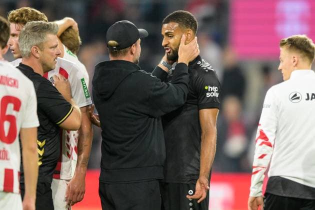 Fußball, 1. Bundesliga, 20250928, 1. FC Köln - VfB Stuttgart. Im Bild v.l. Trainer Stuttgart Sebastian HOENEß, Josha VAGNOMAN (Stuttgart, 4) Schlussjubel. Köln Rhein-Energie-Stadion Nordrhein-Westfalen Deutschland Copyright: Passion2Press MarkusxFischerx