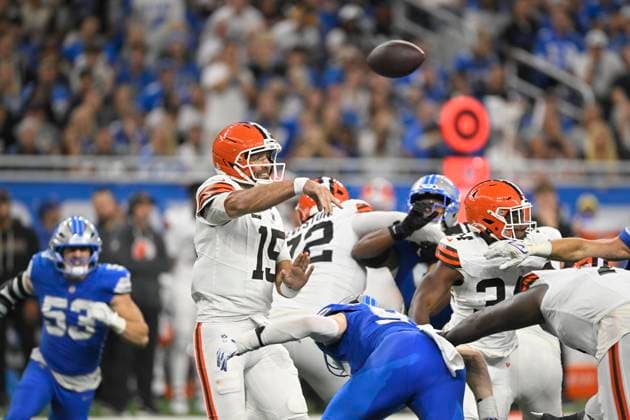 DETROIT, MI - SEPTEMBER 28: Cleveland Browns QB Joe Flacco (15) throws from the pocket under pressure during the game between Cleveland Browns and Detroit Lions on September 28, 2025 at Ford Field in Detroit, MI ( CSM) Detroit United States - ZUMAc04_ 20250928_zma_c04_071 Copyright: xAllanxDranbergx