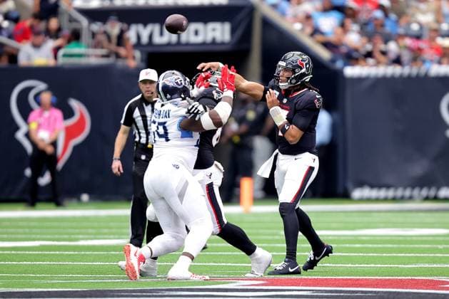 September 28, 2025, Houston, Texas, U.S: Houston Texans quarterback CJ. Stroud (7) passes the ball upfield during the second quarter of the NFL, American Football Herren, USA game between the Houston Texans and the Tennessee Titans at NRG Stadium in Houston, TX on September 28, 2025. Houston U.S - ZUMAw137 20250928_aap_w137_035 Copyright: xErikxWilliamsx