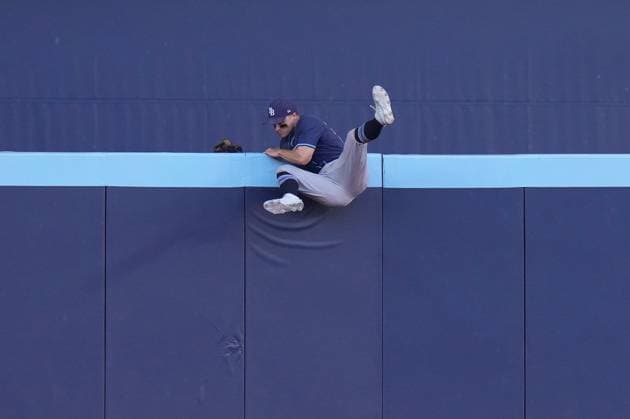 Sport Themen der Woche KW 39 September 28, 2025, Toronto, On, CANADA: Tampa Bay Rays outfielder Jake Mangum (28) can t make the catch on a Toronto Blue Jays Alejandro Kirk two run home run during fifth inning MLB, Baseball Herren, USA baseball action in Toronto on Sunday September 28, 2025. Canada News - September 28, 2025  - ZUMAc35_ 20250928_zaf_c35_061 Copyright: xChrisxYoungx