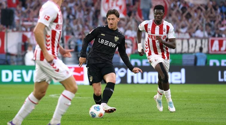 Stuttgart , Bundesliga Fußball 1. FC Köln vs. VfB Stuttgart, Angelo Stiller (VfB, Mitte) Gemäß den Vorgaben der DFL Deutschen Fußball Liga ist es untersagt, in dem Stadion und oder vom Spiel angefertigte Fotoaufnahmen in Form von Sequenzbildern und oder videoähnlichen Fotostrecken zu verwerten bzw. verwerten zu lassen.