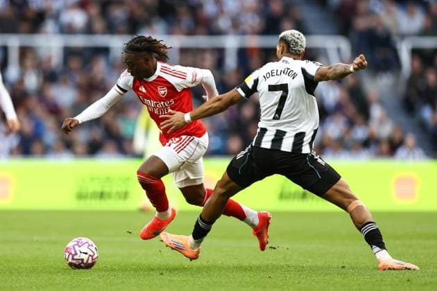 Newcastle United v Arsenal 28 September 2025, Newcastle - Premier League Football - Newcastle United v Arsenal - Eberechi Eze of Arsenal and Joelinton of Newcastle United - Photo: Jacques Feeney Offside. Newcastle UK Copyright: xJacquesxFeeneyx xOffsidexOffside