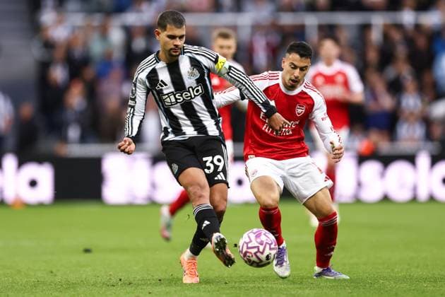 Newcastle United v Arsenal 28 September 2025, Newcastle - Premier League Football - Newcastle United v Arsenal - Bruno Guimaraes of Newcastle United and Gabriel Martinelli of Arsenal - Photo: Jacques Feeney Offside. Newcastle UK Copyright: xJacquesxFeeneyx xOffsidexOffside