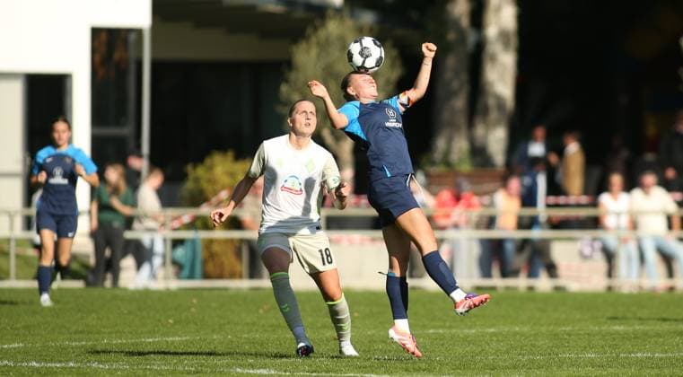 RECORD DATE NOT STATED 28 09 2025, Fußball, Saison 2025 2026, DFB-Pokal der Frauen, Erste Hauptrunde, SC Victoria Hamburg - SV Werder Bremen. Lina Hausicke (Werder, l.), Julie-Marie Nachtigall. Wandsbek Hamburg