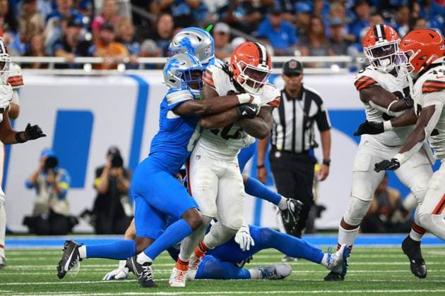 Cleveland Browns vs Detroit Lions DETROIT,MICHIGAN-SEPTEMBER 28: Cleveland Browns Quinshon Judkins 10 is tackled by Detroit Lions cornerback Terrion Arnold 6 during the second half of an NFL, American Football Herren, USA football game between the Cleveland Browns and the Detroit Lions in Detroit, Michigan USA, on Sunday, September 28, 2025 Detroit Michigan United States  Copyright: xJorgexLemusx originalFilename:lemus-clevelan250928_npjOW.jpg