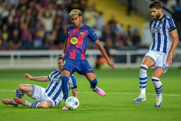 FC Barcelona, Barca v REAL SOCIEDAD OLIMPIC STADIUM LLUIS COMPANYS. MONTJUIC,BARCELONA. September 28, 2025 FC BARCELONA vs REAL SOCIEDAD September 28, ,2025 Lamine Yamal (10) of FC Barcelona dribbles Sergio Gomez (17) of Real Sociedad during the match between FC Barcelona and Real Sociedad corresponding to the seventh day of La Liga EA Sports at at Olimpic Stadium Lluis Companys of MontjuÃ¯c in Barcelona, Spain. Barcelona ESP Copyright: xS.xRosx