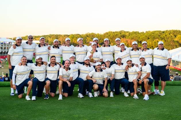 250928 Tommy Fleetwood, Shane Lowry, Rasmus Hojgaard, Justin Rose, Team Captain Luke Donald, Jon Rahm, Sepp Straka, Ludvig Aberg, Rory McIlroy, Robert MacIntyre, Tyrrell Hatton, Matt Fitzpatrick and Viktor Hovland together with their caddies of Team Europe celebrate after winning the Ryder Cup on day 3 of the Ryder Cup on September 28, 2025 in New York. Photo: Jesper Zerman BILDBYRAN kod JZ JZ0619 golf ryder cup day 3 bbeng jubel Copyright: JESPERxZERMAN BB250928JZ083