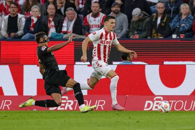 Köln, Deutschland, 28.09.25: Luca Jaquez (VfB Stuttgart) und Said El Mala (1. FC Köln) im Kampf um den Ball waehrend des Spiels der 1. Bundesliga zwischen 1. FC Köln - VfB Stuttgart in der RheinEnergieSTADION am 28. September 2025 in Köln, Deutschland. Köln RheinEnergieSTADION Germany Copyright: xStefanxBrauer Brauer-Fotoagenturx