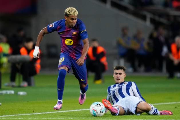 FC Barcelona, Barca v Real Sociedad - LaLiga EA Sports Lamine Yamal right winger of Barcelona and Spain and Ander Barrenetxea left winger of Real Sociedad and Spain compete for the ball during the LaLiga EA Sports match between FC Barcelona and Real Sociedad at Estadi Olimpic Lluis Companys on September 28, 2025 in Barcelona, Spain. Barcelona Spain  Copyright: xJosexBretonx originalFilename:bretonhernandez-fcbarcel250928_npW5S.jpg
