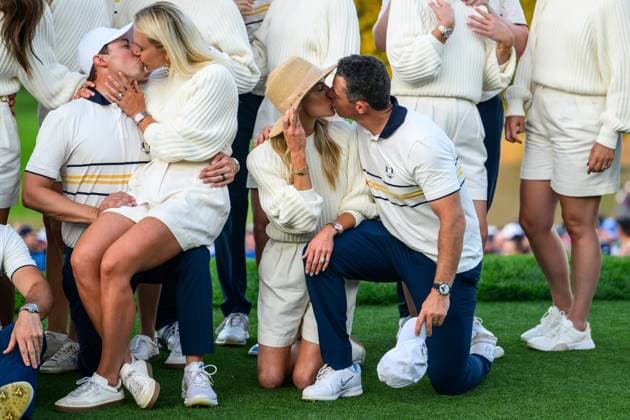 250928 Rory McIlroy and his wife Erica Stoll celebrate after winning the Ryder Cup on day 3 of the Ryder Cup on September 28, 2025 in New York. Photo: Jesper Zerman BILDBYRAN kod JZ JZ0619 golf ryder cup day 3 bbeng jubel Copyright: JESPERxZERMAN BB250928JZ093
