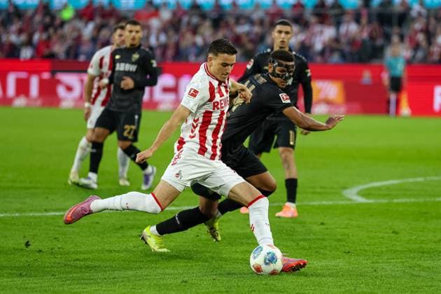 Köln, Deutschland, 28.09.25: Said El Mala (1. FC Köln) und Luca Jaquez (VfB Stuttgart) im Kampf um den Ball waehrend des Spiels der 1. Bundesliga zwischen 1. FC Köln - VfB Stuttgart in der RheinEnergieSTADION am 28. September 2025 in Köln, Deutschland. Köln RheinEnergieSTADION Germany Copyright: xStefanxBrauer Brauer-Fotoagenturx