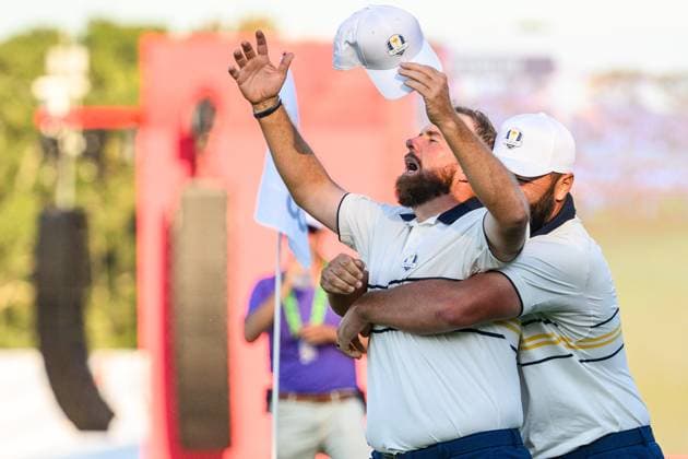 250928 Shane Lowry and Jon Rahm of Team Europe celebrate during a singles match on day 3 of the Ryder Cup on September 28, 2025 in New York. Photo: Jesper Zerman BILDBYRAN kod JZ JZ0619 golf ryder cup day 3 bbeng jubel Copyright: JESPERxZERMAN BB250928JZ097