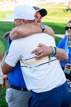 250928 Ludvig Aberg with his father Johan Ungesson after a singles match on day 3 of the Ryder Cup on September 28, 2025 in New York. Photo: Jesper Zerman BILDBYRAN kod JZ JZ0619 golf ryder cup day 3 bbeng Copyright: JESPERxZERMAN BB250928JZ112