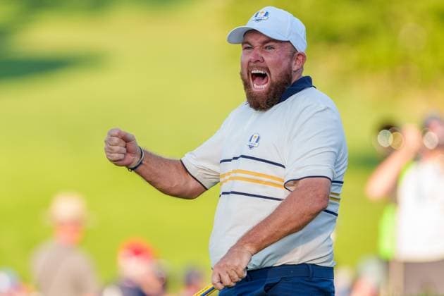 September 28, 2025, Farmingdale, Ny, United States: FARMINGDALE, NY - SEPTEMBER 28: Shane Lowry of Team Europe celebrates after naming his putt on the green of hole 18 during the Ryder Cup - Singles Matches at Bethpage Black Golf Course on September 28, 2025 in Farmingdale, NY. Ryder Cup - Singles Matches  - ZUMAt139 20250928_aaa_t139_069 Copyright: xJasonxAllen IsixPhotosx