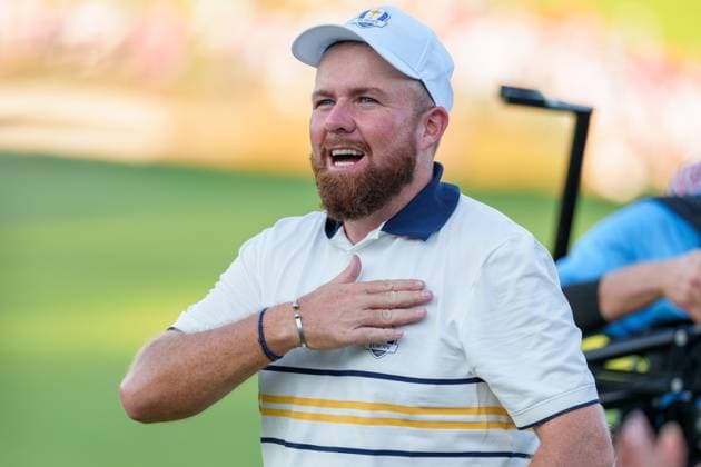 September 28, 2025, Farmingdale, Ny, United States: FARMINGDALE, NY - SEPTEMBER 28: Shane Lowry of Team Europe celebrates after naming his putt on the green of hole 18 during the Ryder Cup - Singles Matches at Bethpage Black Golf Course on September 28, 2025 in Farmingdale, NY. Ryder Cup - Singles Matches  - ZUMAt139 20250928_aaa_t139_075 Copyright: xJasonxAllen IsixPhotosx