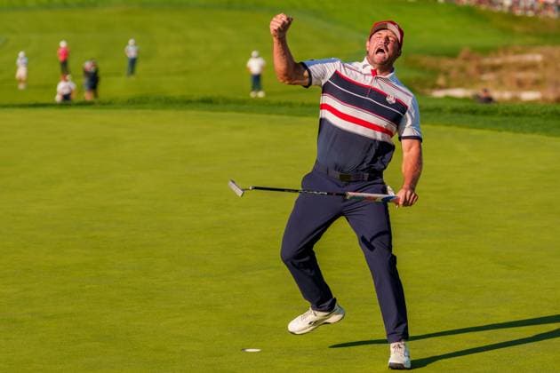 September 28, 2025, Farmingdale, Ny, United States: FARMINGDALE, NY - SEPTEMBER 28: Bryson DeChambeau of Team USA celebrates on hole 18 during the Ryder Cup - Singles Matches at Bethpage Black Golf Course on September 28, 2025 in Farmingdale, NY. Farmingdale United States - ZUMAt139 20250928_aaa_t139_061 Copyright: xJasonxAllen IsixPhotosx