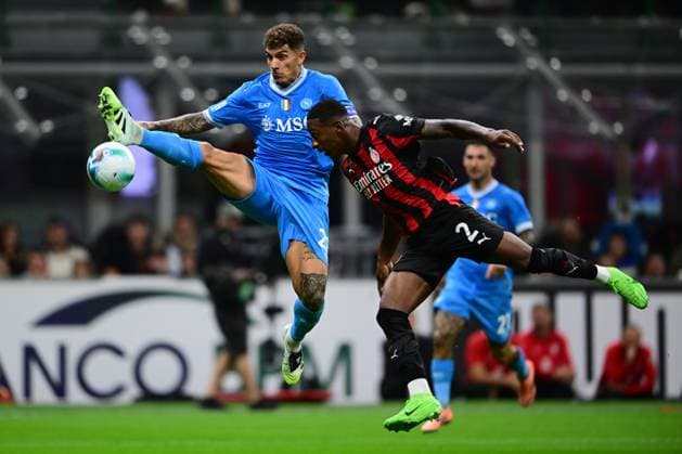 AC Milan v SSC Napoli - Serie A Giovanni Di Lorenzo of SSC Napoli is in action during the Serie A Enilive match between AC Milan and SSC Napoli at San Siro Stadium in Milan, Italy, on September 28, 2025. Milan Lombardy Italy  Copyright: xAndreaxDiodatox originalFilename:diodato-acmilanv250928_npnJn.jpg