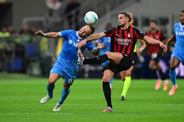 AC Milan v SSC Napoli - Serie A Stanislav Lobotka of SSC Napoli and Adrian Rabiot of AC Milan battle for the ball during the Serie A Enilive match between AC Milan and SSC Napoli at San Siro Stadium in Milan, Italy, on September 28, 2025. Milan Lombardy Italy  Copyright: xAndreaxDiodatox originalFilename:diodato-acmilanv250928_npbDR.jpg