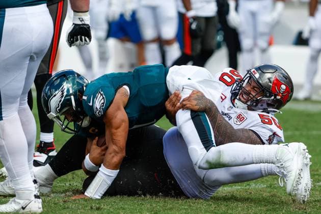 September 28, 2025, Tampa, Florida, USA: Tampa Bay Buccaneers defensive tackle Vita Vea 50 sacks Philadelphia Eagles quarterback Jalen Hurts 1 during the third quarter at Raymond James Stadium in Tampa on Sunday, Sept. 28, 2025. Tampa USA - ZUMAs70_ 20250928_zan_s70_048 Copyright: xJeffereexWoox Tampa USA - ZUMA0835 20250928_zan_s70_048 Copyright: xIMAGO JeffereexWoox