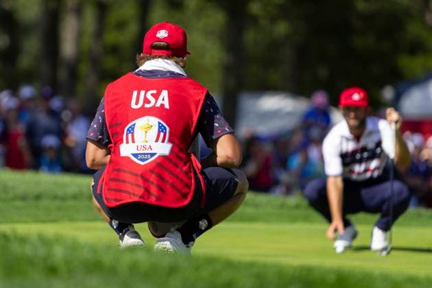 September 28, 2025, Farmingdale, Ny, United States: FARMINGDALE, NY - SEPTEMBER 28: Cameron Young of Team USA and his caddie Kyle Sterbinsky line up a putt on hole 9 during the Ryder Cup - Singles Matches at Bethpage Black Golf Course on September 28, 2025 in Farmingdale, NY. Farmingdale United States - ZUMAt139 20250928_aaa_t139_140 Copyright: xAlxChang IsixPhotosx