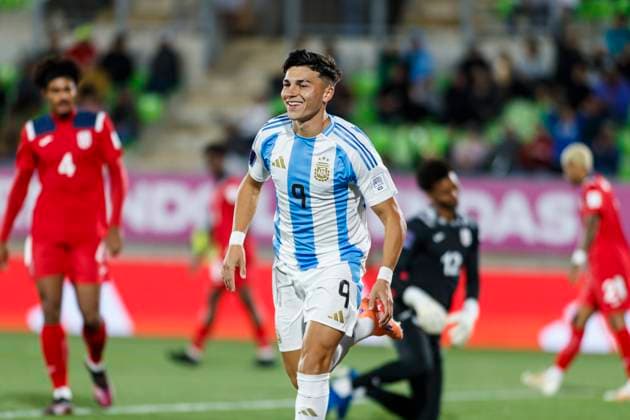 Cuba v Argentina: Group D - FIFA U-20 World Cup Chile 2025 Valparaiso, Chile - September 28: Alejo Sarco of Argentina celebrates his first goal during the FIFA U-20 World Cup Chile 2025 Group D match between Cuba and Argentina at Estadio ElÃaas Figueroa Brander on September 28, 2025 in Valparaiso, Chile Valparaiso Estadio ElÃaas Figueroa Brander Valparaiso Chile Copyright: xLatinxSportxImagesx