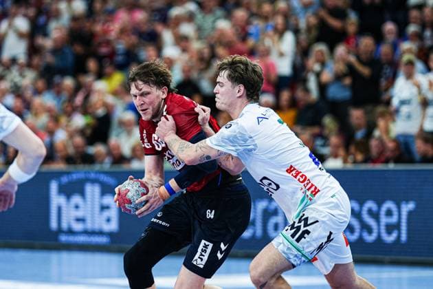 Lasse Moeller (SG Flensburg-Handewitt, 64), Victor Kloeve (Frisch Auf Goeppingen, 07) GER, SG Flensburg-Handewitt vs. Frisch Auf Goeppingen, Handball, Bundesliga, Spieltag 6, Saison 2026 2026, 28.09.2025 GER, SG Flensburg-Handewitt vs. Frisch Auf Goeppingen, Handball, Bundesliga, Spieltag 6, Saison 2026 2026, 28.09.2025 Flensburg Copyright: xEibner-Pressefoto MarcelxvonxFehrnx EP_MFN