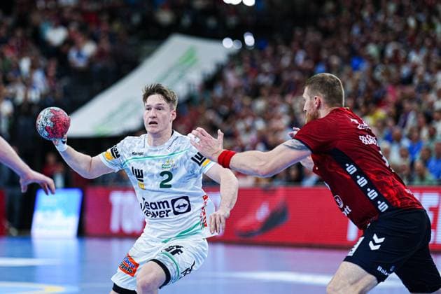 Oskar Neudeck (Frisch Auf Goeppingen, 02), Blaz Blagotinsek (SG Flensburg-Handewitt, 43) GER, SG Flensburg-Handewitt vs. Frisch Auf Goeppingen, Handball, Bundesliga, Spieltag 6, Saison 2026 2026, 28.09.2025 GER, SG Flensburg-Handewitt vs. Frisch Auf Goeppingen, Handball, Bundesliga, Spieltag 6, Saison 2026 2026, 28.09.2025 Flensburg Copyright: xEibner-Pressefoto MarcelxvonxFehrnx EP_MFN