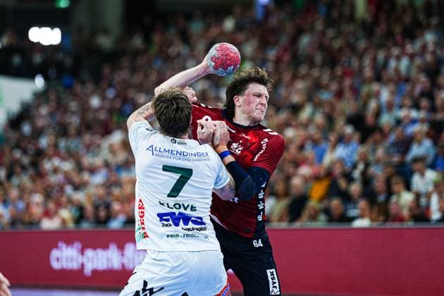 Victor Kloeve (Frisch Auf Goeppingen, 07), Lasse Moeller (SG Flensburg-Handewitt, 64) GER, SG Flensburg-Handewitt vs. Frisch Auf Goeppingen, Handball, Bundesliga, Spieltag 6, Saison 2026 2026, 28.09.2025 GER, SG Flensburg-Handewitt vs. Frisch Auf Goeppingen, Handball, Bundesliga, Spieltag 6, Saison 2026 2026, 28.09.2025 Flensburg Copyright: xEibner-Pressefoto MarcelxvonxFehrnx EP_MFN