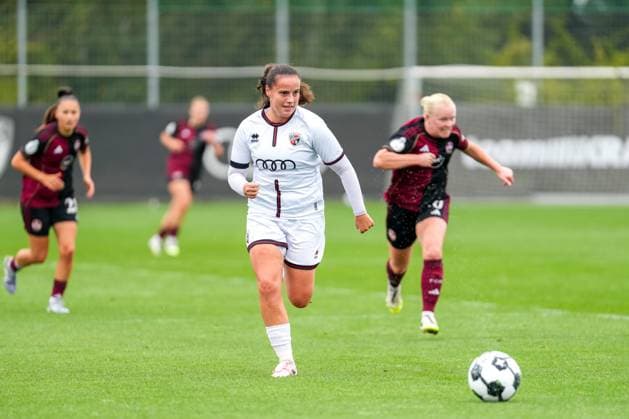 DFB Pokal Frauen: FC Ingolstadt 04 - 1.FC Nürnberg; 28.09.2025 Mara Winter (FC Ingolstadt, 2) DFB Pokal Frauen FC Ingolstadt 04 gegen 1.FC Nürnberg am 28.09.2025 im Audi Sportpark in Ingolstadt DFB REGULATION PROHIBIT ANY USE OF PHOTOGRAPHS AS IMAGE SEQUENCES AND OR QUASI VIDEO. Copyright: xBEAUTIFULxSPORTS Eimertenbrinkx
