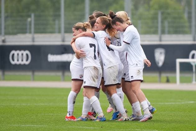 DFB Pokal Frauen: FC Ingolstadt 04 - 1.FC Nürnberg; 28.09.2025 Die Ingolstädterinnen beim Jubel nach dem 1;1 durch Lea Wolski (FC Ingolstadt, 5) DFB Pokal Frauen FC Ingolstadt 04 gegen 1.FC Nürnberg am 28.09.2025 im Audi Sportpark in Ingolstadt DFB REGULATION PROHIBIT ANY USE OF PHOTOGRAPHS AS IMAGE SEQUENCES AND OR QUASI VIDEO. Copyright: xBEAUTIFULxSPORTS Eimertenbrinkx