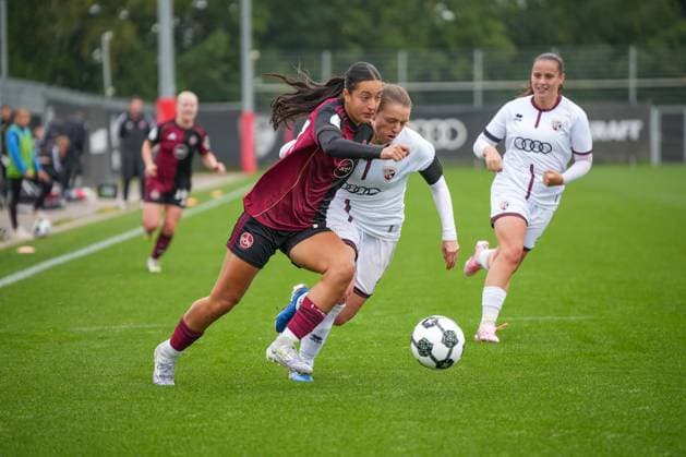 DFB Pokal Frauen: FC Ingolstadt 04 - 1.FC Nürnberg; 28.09.2025 Am Ball Selma Licina (1.FC Nürnberg, 17), DFB Pokal Frauen FC Ingolstadt 04 gegen 1.FC Nürnberg am 28.09.2025 im Audi Sportpark in Ingolstadt DFB REGULATION PROHIBIT ANY USE OF PHOTOGRAPHS AS IMAGE SEQUENCES AND OR QUASI VIDEO. Copyright: xBEAUTIFULxSPORTS Eimertenbrinkx