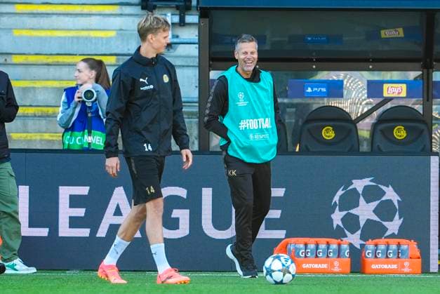Training with Bodo Glimt before the Champions League match against Tottenham Bodo 20250929 Ulrik Saltnes and Kjetil Knutsen during Bodo Glimt s training before the Champions League match against Tottenham in Bodo Photo Lise Aserud NTB Bodo Norway EDITORIAL USE ONLY RESTRICTED USE FOR BETTING COMPANIES  Copyright: xLisexAserudx xNTBx