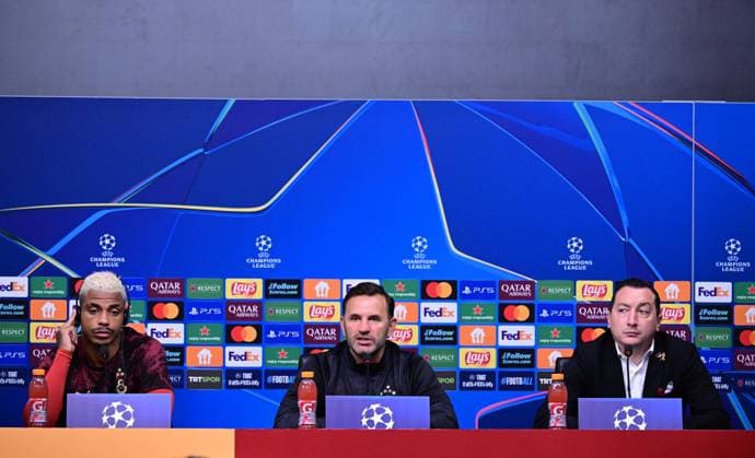 Ahead of Galatasaray v Liverpool - UEFA Champions League ISTANBUL, TURKIYE - SEPTEMBER 29: Head Coach Okan Buruk (C) and player Mario Lemina (L) of Galatasaray attend a press conference, PK, Pressekonferenz at Kemerburgaz Metin Oktay Facilities ahead of UEFA Champions League football match against Liverpool in Istanbul, Turkiye on September 29, 2025. Abdulhamid Hosbas Anadolu Istanbul Turkey. Editorial use only. Please get in touch for any other usage.  Copyright: x2025xAnadoluxAbdulhamidxHosbasx