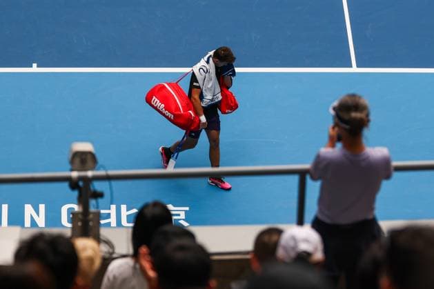 BEIJING, CHINA - SEPTEMBER 29: Jakub Mensik of the Czech Republic reacts after he retired from the Men s Singles Quarterfinal match against Alex De Minaur of Australia on day 8 of the 2025 China Open at the National Tennis Center on September 29, 2025 in Beijing, China.  Copyright: xVCGx 111593932130