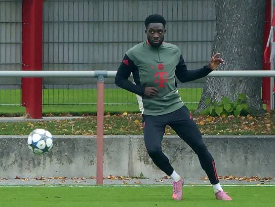 20.09.2025, Abschlusstraining, FC Bayern Muenchen Saebenerstrasse, Fussball im Bild: Alphons Davies (FC Bayern Muenchen) im Aufbautraining