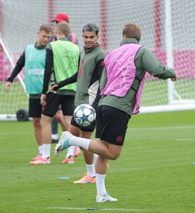 20.09.2025, Abschlusstraining, FC Bayern Muenchen Saebenerstrasse, Fussball im Bild: Luis Diaz (FC Bayern Muenchen) und Harry Kane (FC Bayern Muenchen)