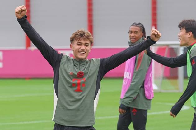 20 Tom Bischof, jubelt, 3 Minjae Kim, protestiert, Fussball Abschlusstraining UEFA Champions League Spiel - FC Bayern München vs. FC Paphos 28.09.2025 Trainingsgelände, Säbenerstr. FOTO: Mladen Lackovic LakoPress