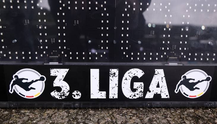 Aue, 27.09.2025, Erzgebirgsstadion, Fußball, 3.Liga, 3.Spieltag FC Erzgebirge Aue vs. TSV 1860 München 2:0 (1:0) , Im Bild; Logo Emblem 3.Liga. , Nur für journalistische Zwecke. Only for editorial use! , DFB DFL regulations prohibit any use of photographs as image sequences and or quasi-video. ,