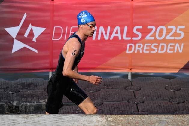 Henry Graf of Germany exits the water at Die Finals Dresden Triathlon; 03.08.2025 Dresden Germany *** Henry Graf of Germany exits the water at Die Finals Dresden Triathlon 03 08 2025 Dresden Germany