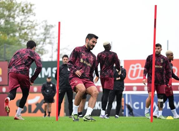 Sport Bilder des Tages Ahead of UEFA Championship League: Galatasaray v Liverpool ISTANBUL, TURKIYE - SEPTEMBER 29: Ilkay Gundogan of Galatasaray attends training session at Kemerburgaz Metin Oktay Training Facility ahead of UEFA Champions League football match against Liverpool in Istanbul, Turkiye on September 29, 2025. Abdulhamid Hosbas Anadolu Istanbul Turkey. Editorial use only. Please get in touch for any other usage.  Copyright: x2025xAnadoluxAbdulhamidxHosbasx